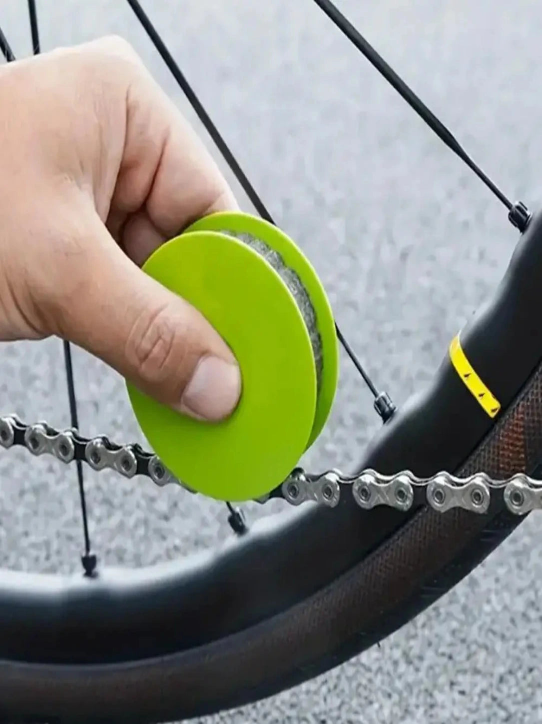 Bike Chain Lubricator Tool – Mess-Free Chain Oil Applicat