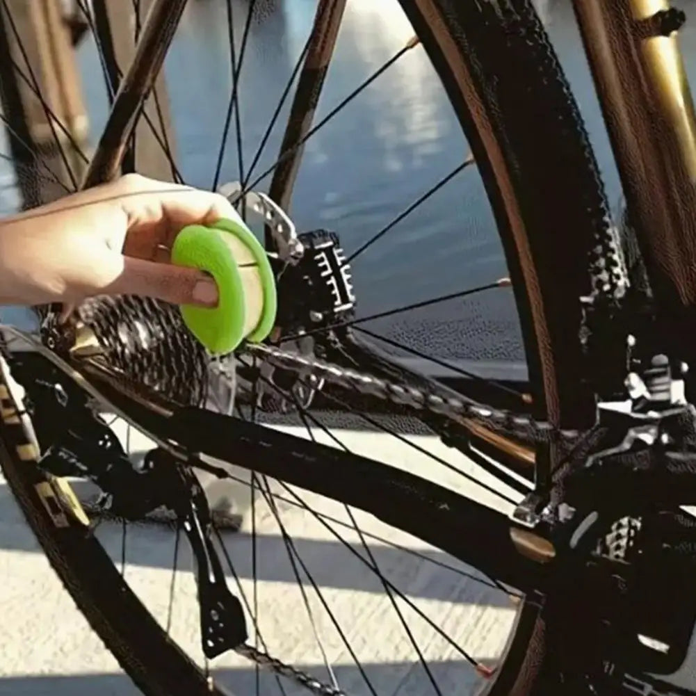 Bike Chain Lubricator Tool – Mess-Free Chain Oil Applicat